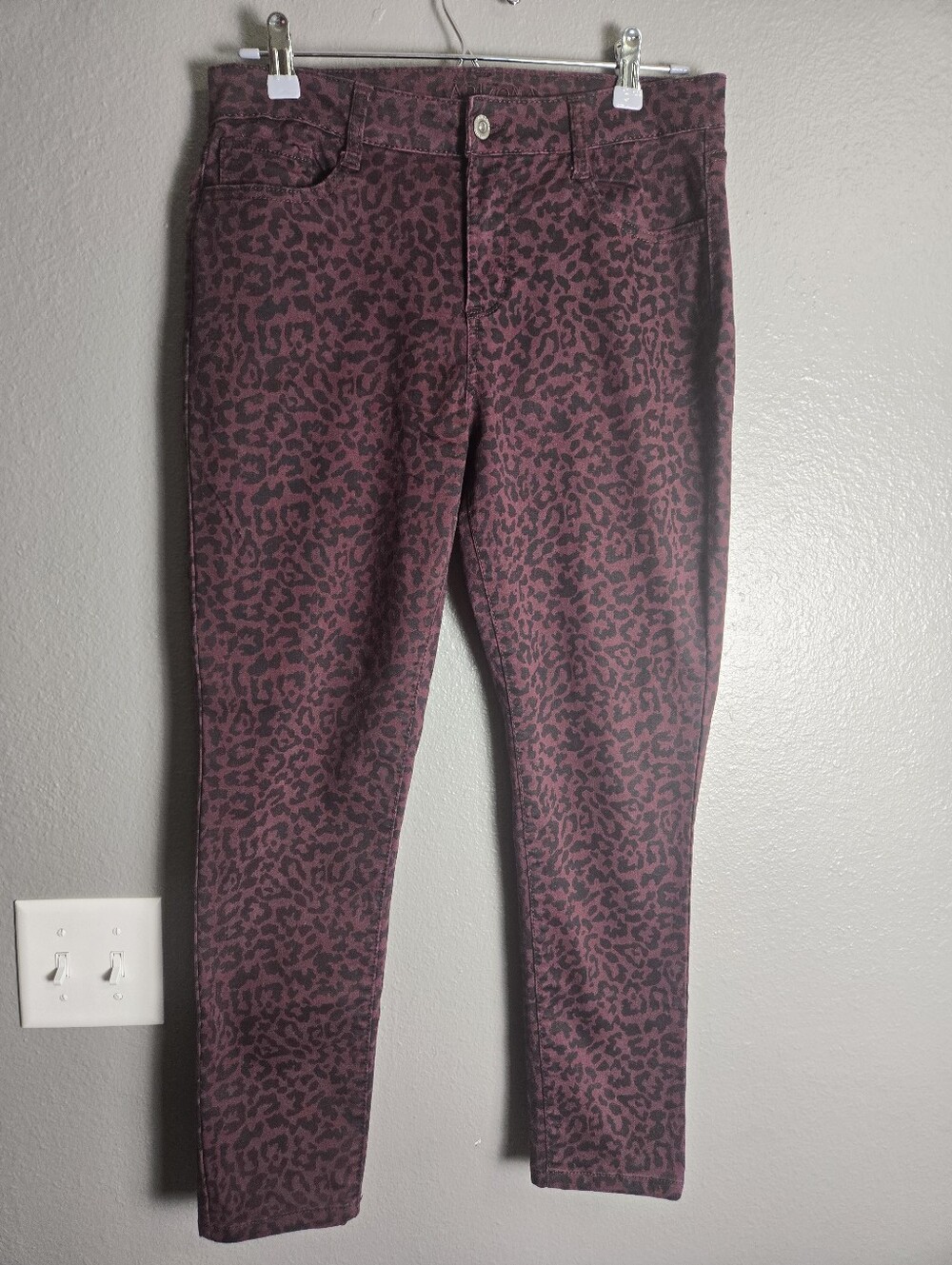 Arizona Jean Company Maroon and Black Leopard Skinny Jeans